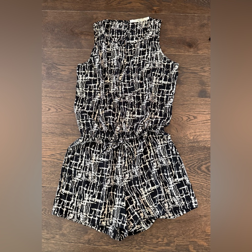 Sleeveless Black and White Patterned Romper